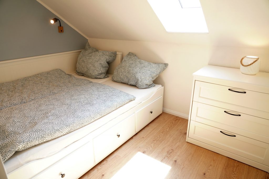 Ferienwohnung-am-Binnenwasser-Schlafzimmer-klein-1