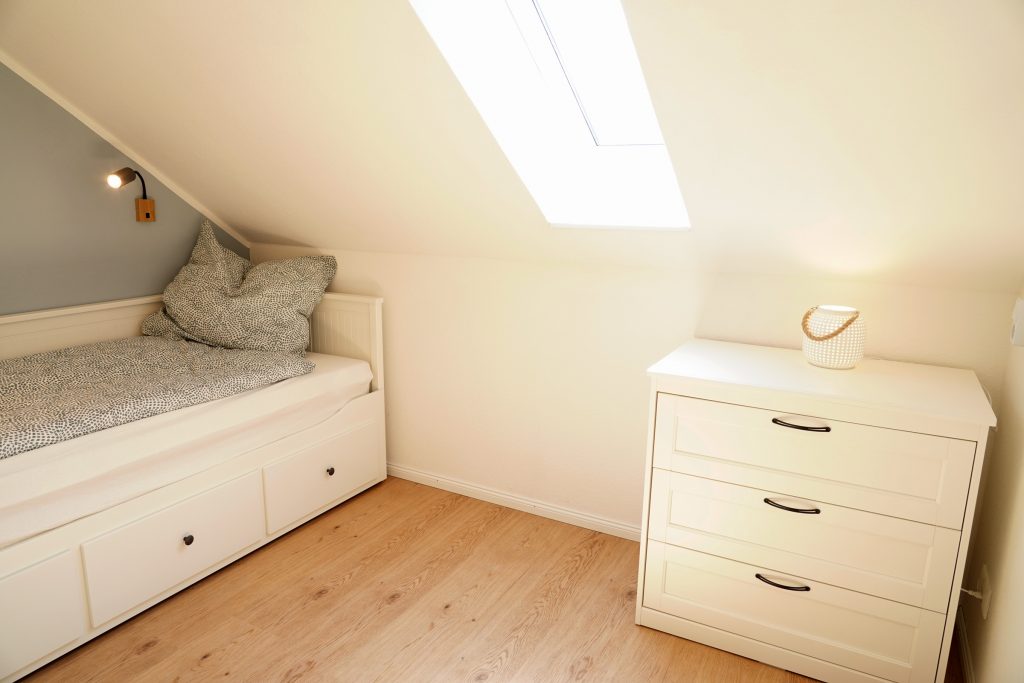Ferienwohnung-am-Binnenwasser-Schlafzimmer-klein-8